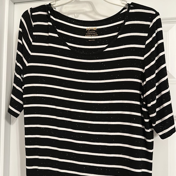 Cute Striped Top 😍 - Picture 4 of 13